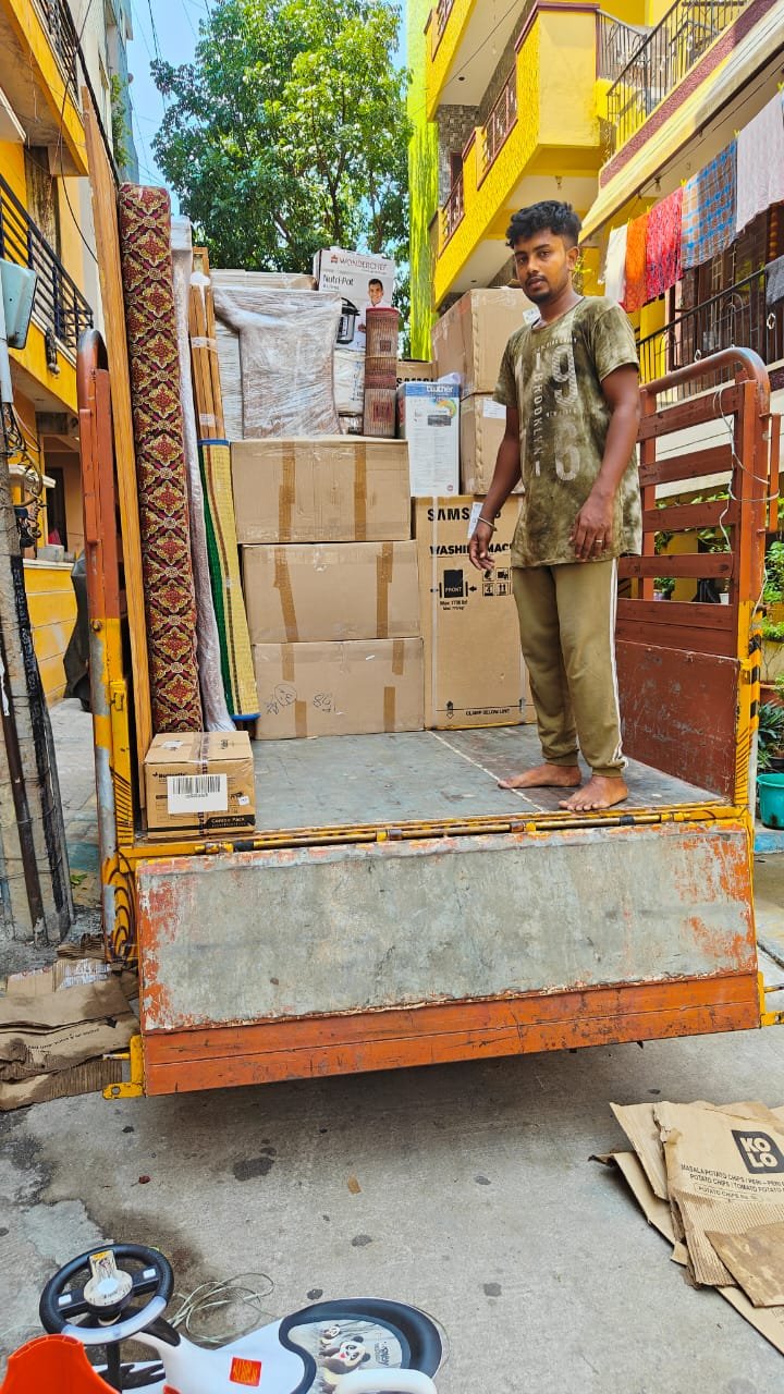 House shifting loaded truck with appliances by Lucky Packers